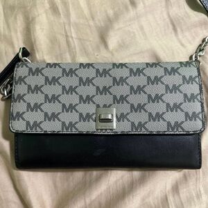 Michael kors cross body